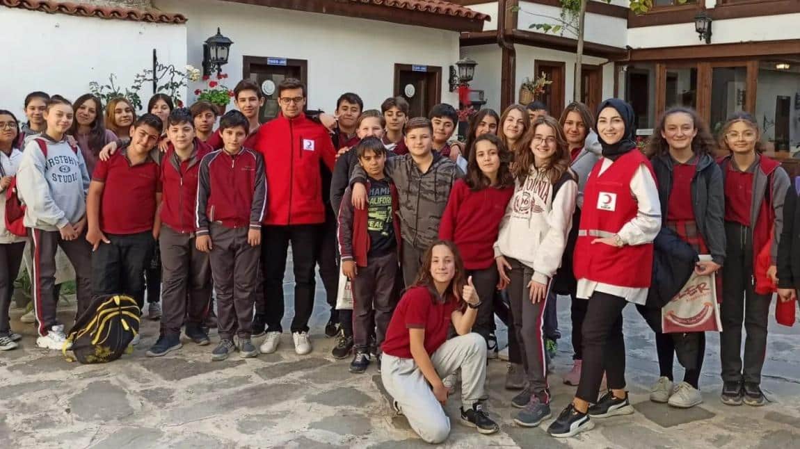 Okulumuz Öğrencileri Kızılay Binasını Ziyaret Etti