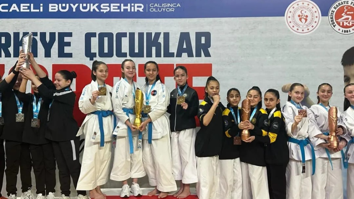 ELİF TÜRKİYE ŞAMPİYONU VE MİLLİ TAKIMDA!